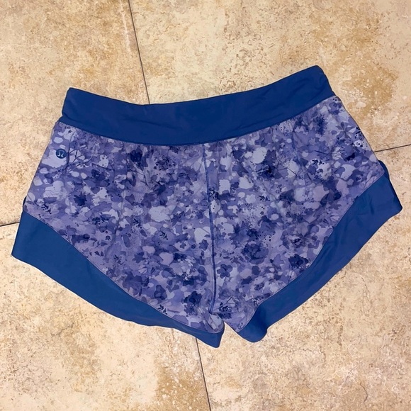 •LULULEMON•Calm Tide Run Short 2.5” Dapple Blossom Rare Find - Picture 6 of 7